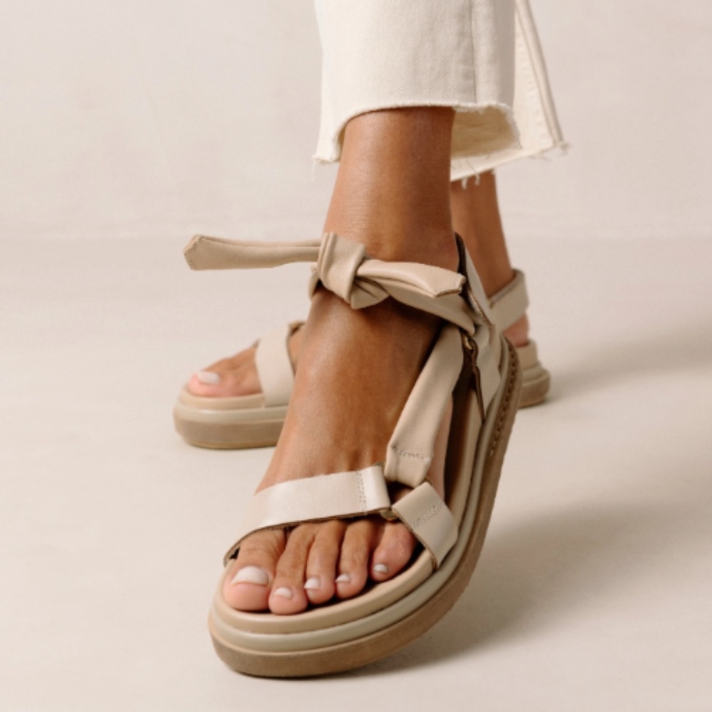 Alohas Tied Together - Beige Leather Sandals
